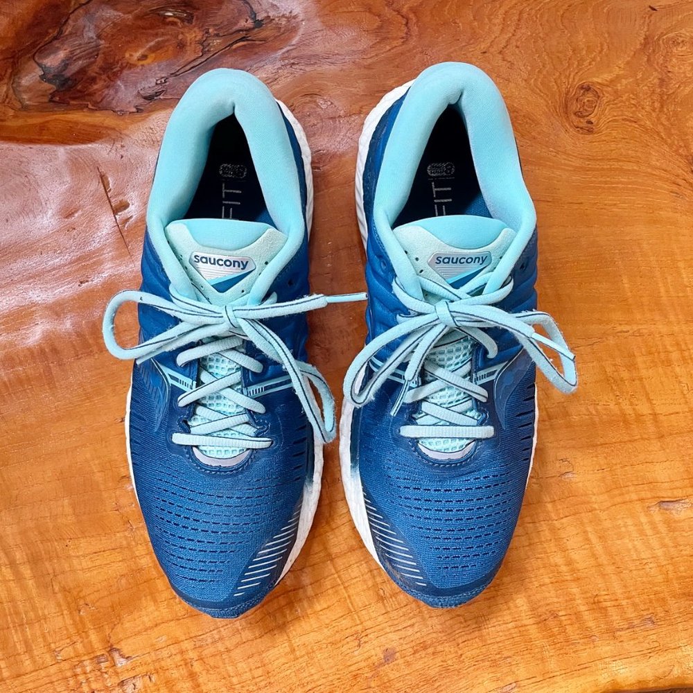 Saucony Hurricane 22 Sneakers